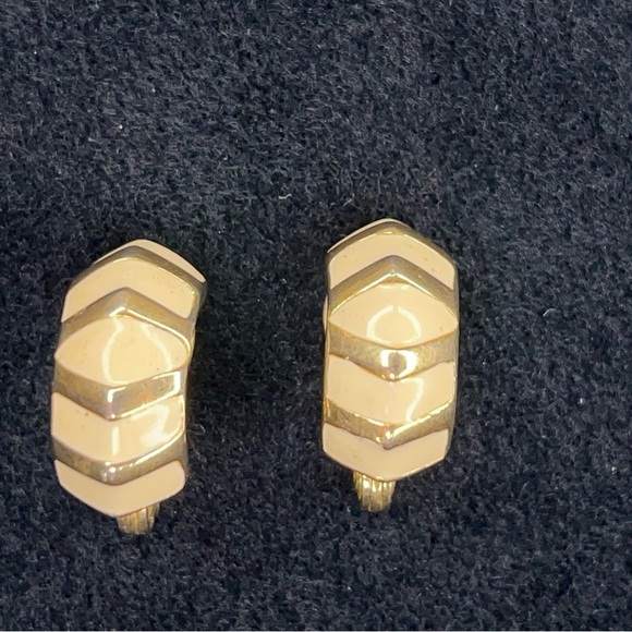 Vintage Monet Clip On Earrings Gold Ivory Event Wedding Gift Party Formal - Picture 4 of 8